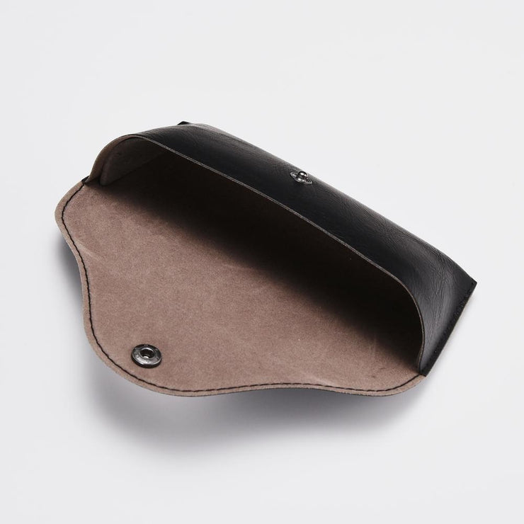 SIGNATURE CASE.